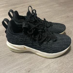 Size 9.5 Nike LeBron 15 Low Metallic Gold 2018 - Pre-owned